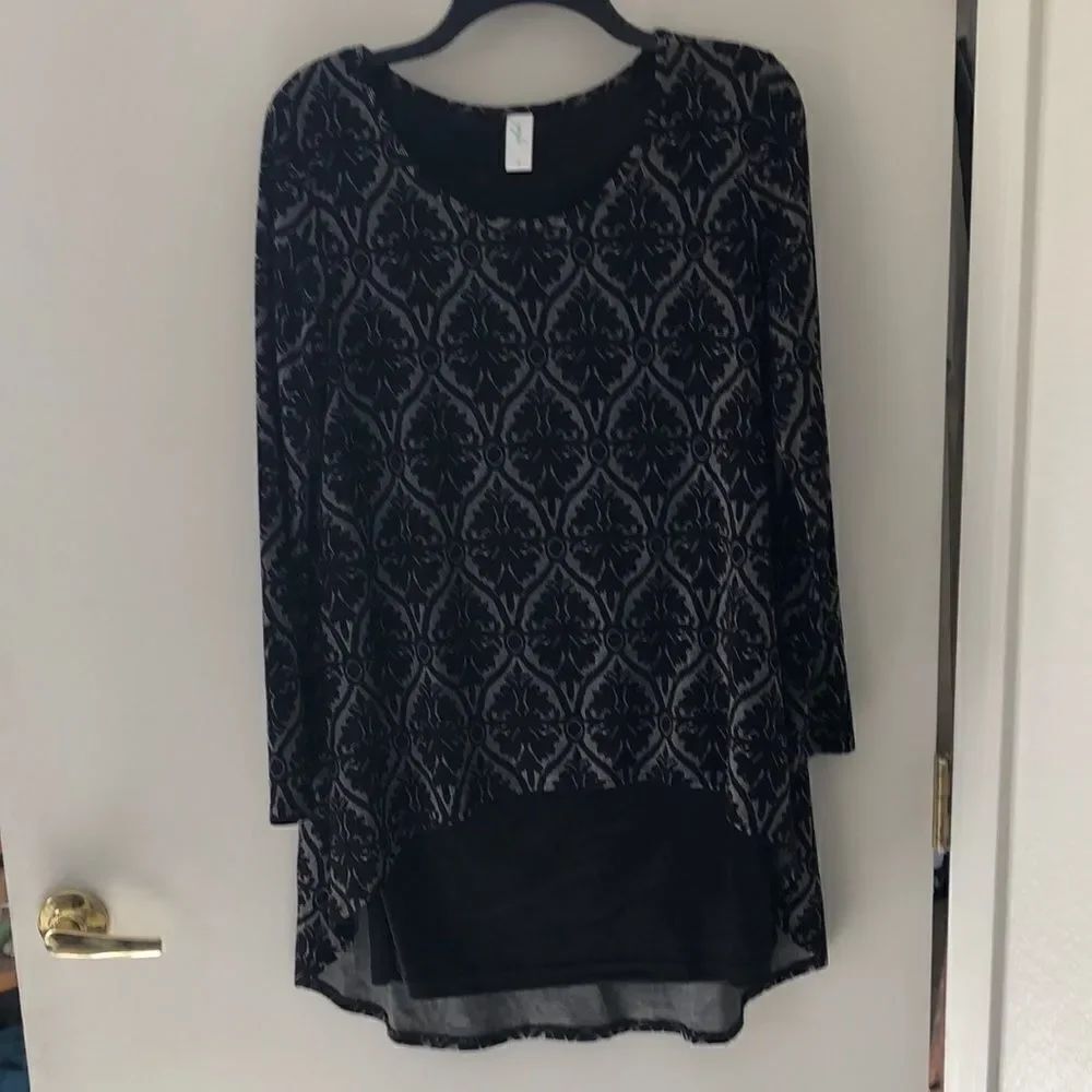 Vfish Long Sleeve Hi low dress size S gently used